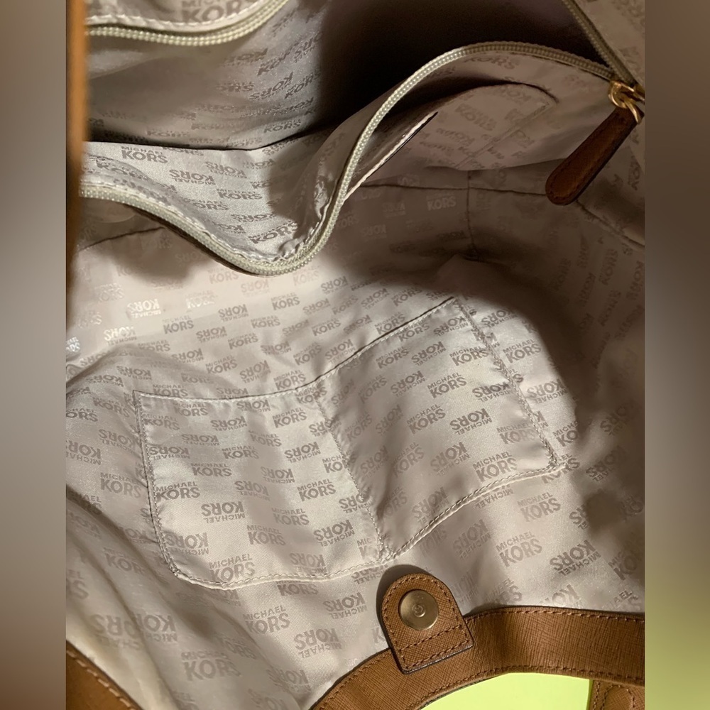 MICHAEL KORS TOTE - Picture 13 of 16